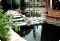 искусственный водоем отделанный природным камнем