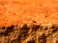 природний камінь оброблений водовідштовхувальним просоченням (великий план)