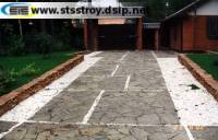 Дорожка выложенная песчаником